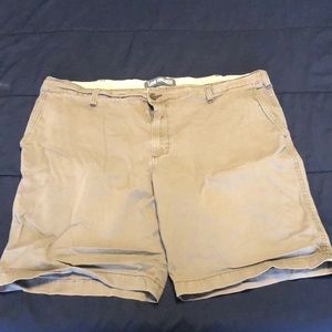 Men’s brown cargo shorts.